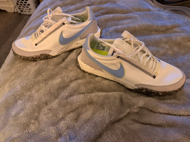 White Men's Size M 10.5 (W 11.5) Adult Nike Shoes (Used)
