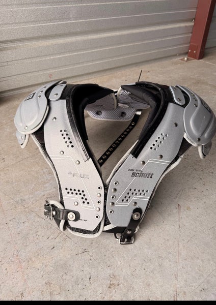 Medium Adult Schutt XV FLEX Shoulder Pads (Used)