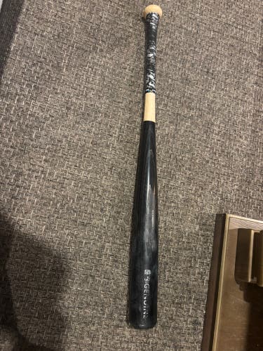 2022 Louisville Slugger Genuine Wood Bat 19 oz 29" (Used)