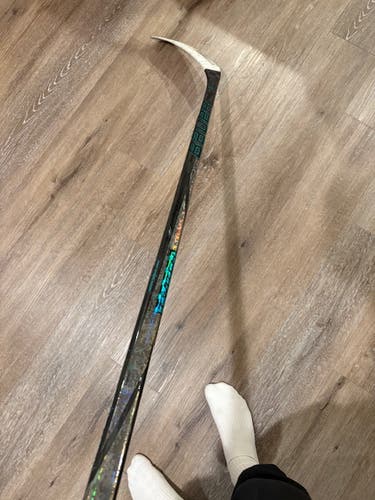 Intermediate Bauer Twitch Right Handed Hockey Stick P92 (Used)