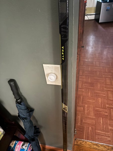 Senior Warrior Right Handed Hockey Stick W28 (New)