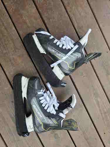 2024 Bauer Supreme M40 Hockey Skates Size 5.5 (Used)
