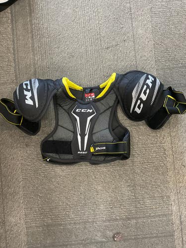 Used CCM TACKS 9550 Junior Shoulder Pads Black SM 11614-S000224577
