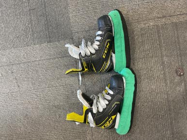 Used CCM SUPERTACKS 9350 Youth Hockey Skate Black Youth 12.0 11614-S000224578