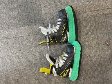 Used CCM SUPERTACKS 9350 Youth Hockey Skate Black Youth 12.0 11614-S000224578