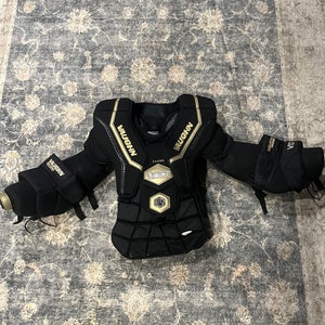Large 2023 Vaughn V10 Goalie Chest Protector (Used)