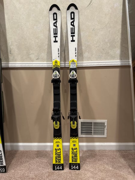 HEAD World Cup Rebels e.SL 144 cm Racing Skis With Bindings Max Din 10 (Used)