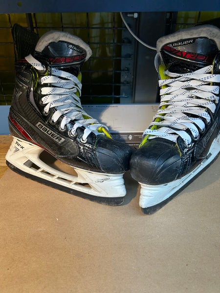 Bauer Vapor XVelocity Hockey Skates Regular Width Size 3.5 (Used)