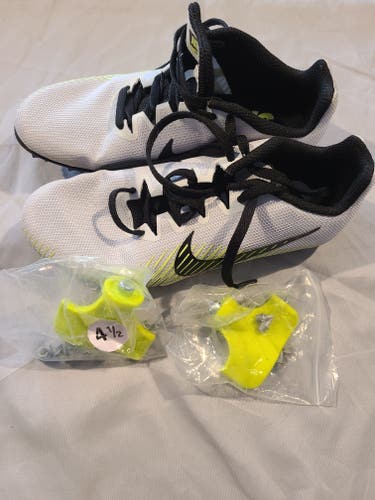 Silver Unisex 4.5Y (Big Kids / Youth) Youth Nike Zoom Rival Distance Shoes (New)