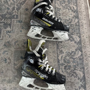 2023 Bauer Vapor X4 Hockey Skates Regular Width Size 1 (Used)