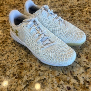 White Women's Size M 6.5 (W 7.5) Under Armour Metal Cleats (New)