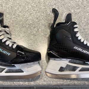 2024 Bauer Supreme Shadow Hockey Skates Regular Width 9 (Used)