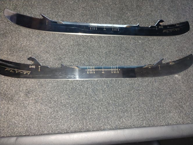 Bauer( Almost new, has been used only a couple times)