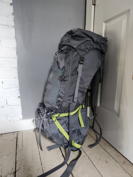 Osprey  Atmos AG 65 - Gray Men's Osprey Backpack (New)