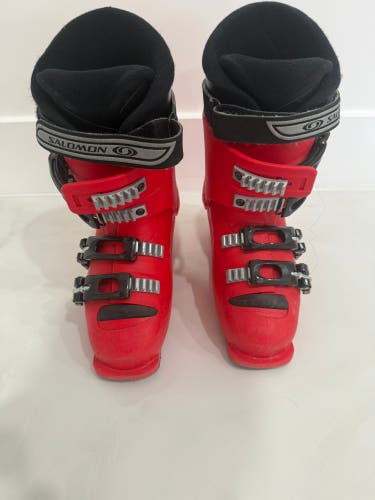 Mondo 22 & 22.5 Kid's Salomon All Mountain Ski Boots (Used)