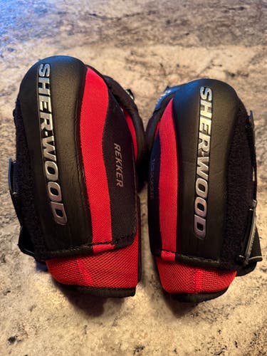 Used Sher-Wood Rekker M90 Elbow Pads - SR MEDIUM