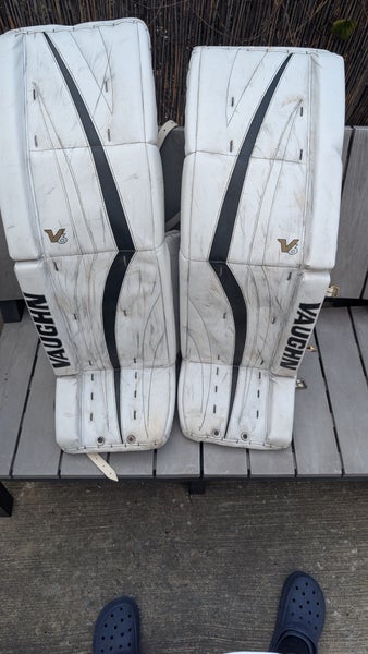 Vaughn V6 2200 Pro Leg Pads
