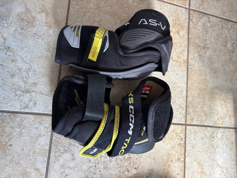 Senior Small CCM Elbow Pads (Used)