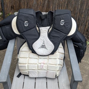 XL Simmons Ultra Light 5 Goalie Chest Protector (Used)