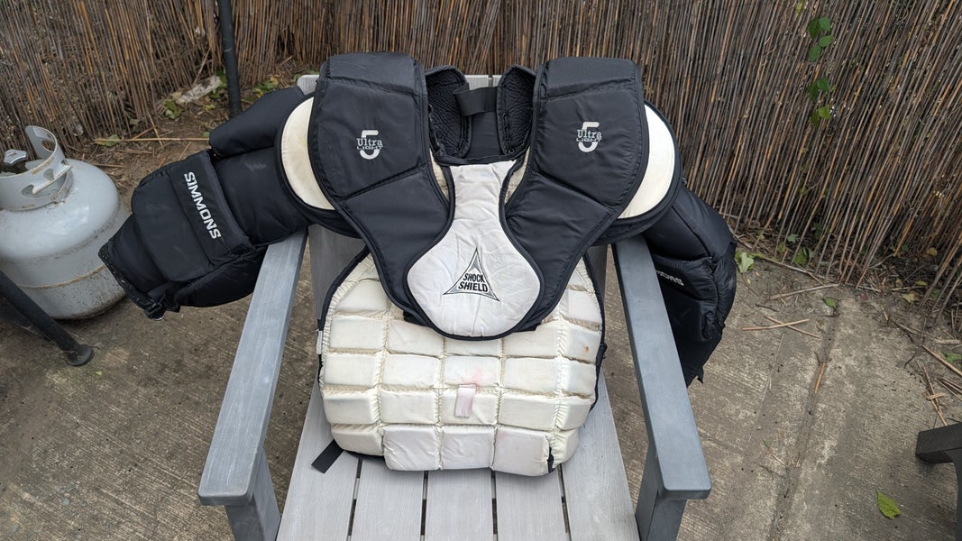 XL Simmons Ultra Light 5 Goalie Chest Protector (Used)
