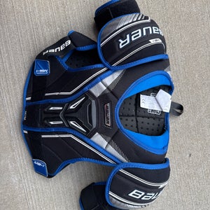 Boys Medium Junior Bauer MS-1 Shoulder Pads (Used)
