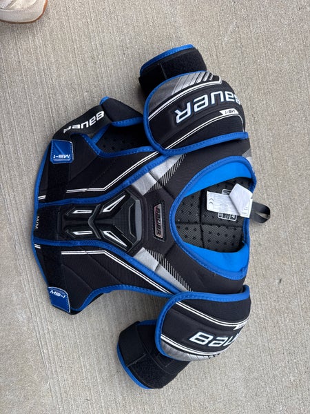 Boys Medium Junior Bauer MS-1 Shoulder Pads (Used)