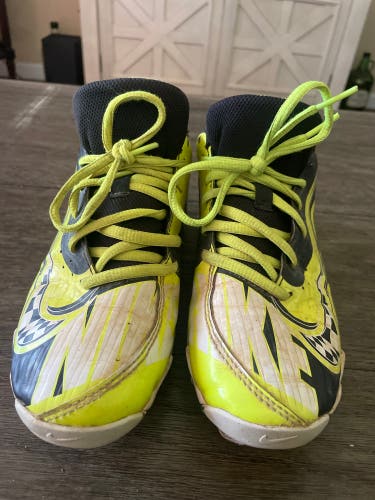 Yellow Kid's 4.5Y (Big Kids / Youth) Youth Nike FastFlex Low Top (Used)