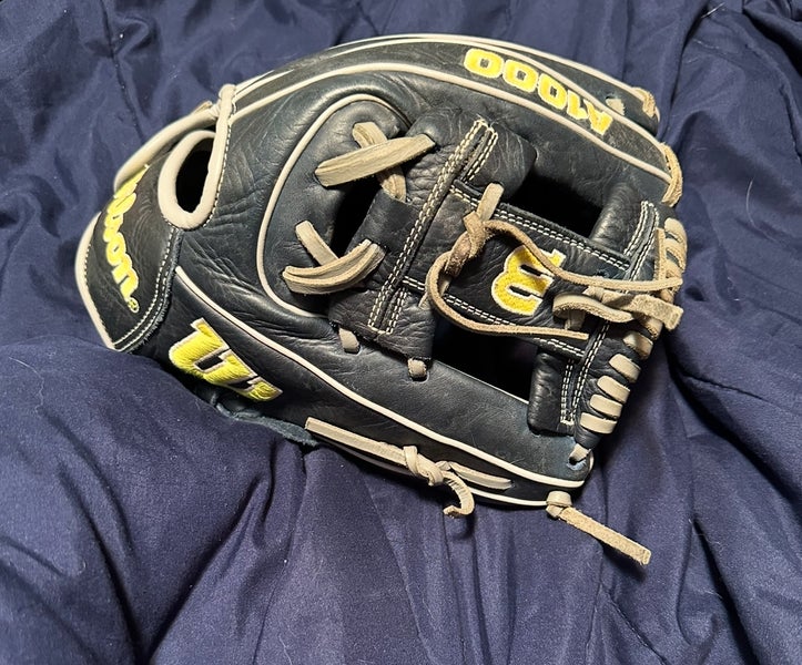 Wilson A1000 RH Infield Baseball Glove 11.5" (Used)
