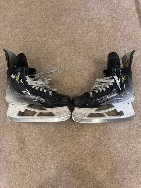 Bauer Vapor Hyperlite 2 Hockey Skates Size 8.5 Fit 1 (Blades included)