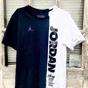 Black and White Large Adult Unisex Air Jordan T Shirt 72-10 (Used)