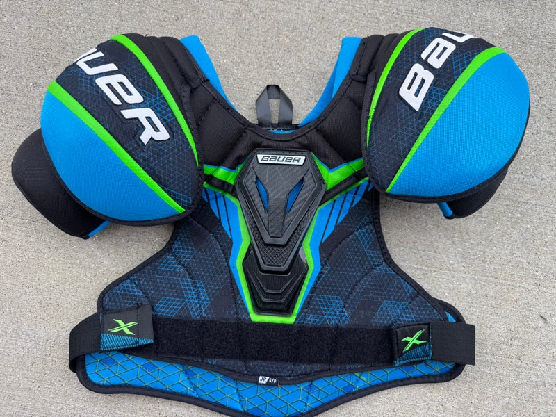 Small Youth Bauer X Shoulder Pads (LIKE NEW - slightly Used)