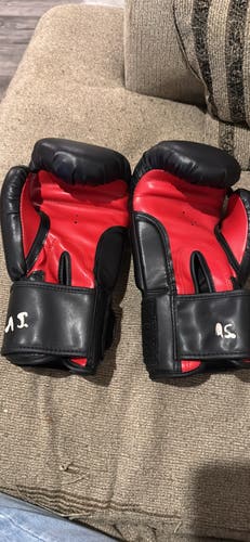 (Used) boxing gloves