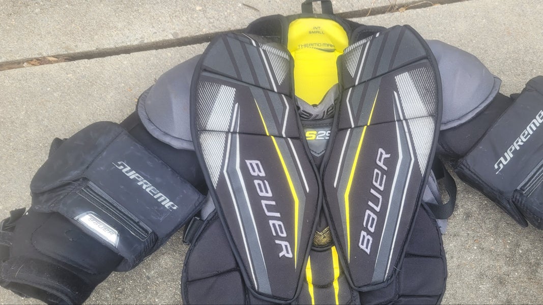 Small Bauer S29 Goalie Chest Protector (Used)