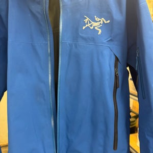 Blue Men's Adult Large Arc'teryx Jacket (Used)