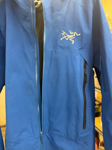 Blue Men's Adult Large Arc'teryx Jacket (Used)