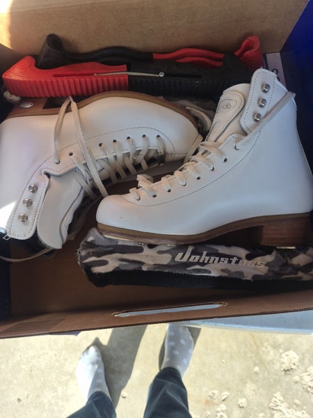 Riedell Figure Skates Adult 4 (Used)