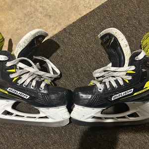 2022 Bauer Supreme M4 Hockey Skates Size 3 (Used)