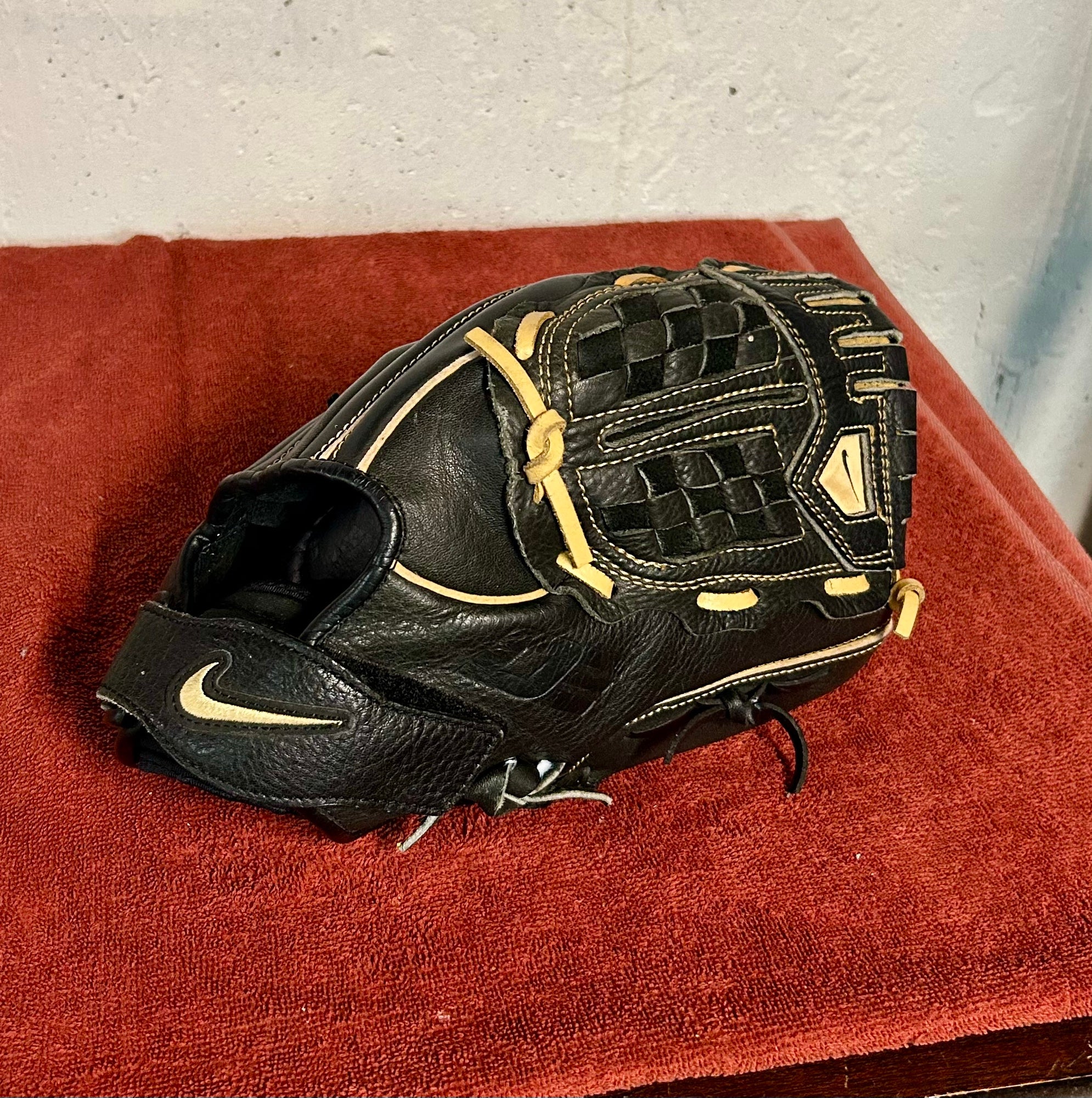 Nike Diamond Elite Baseball Gloves & Mitts | New and Used on