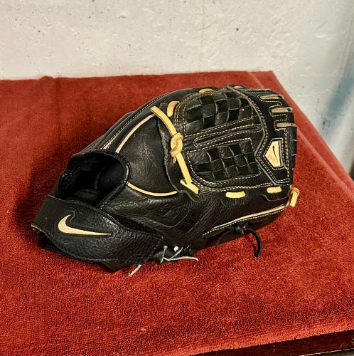Nike DE Edge Infield / Pitchers glove.  RHT 12”