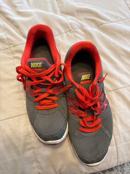 Men's Size M 10.5 (W 11.5) Adult Nike Shoes (Used)