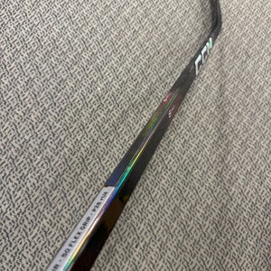 Junior  Black CCM JetSpeed FT8 Pro Right Handed Hockey Stick P28+1/4 (New)