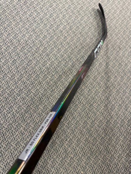 Junior  Black CCM JetSpeed FT8 Pro Right Handed Hockey Stick P28+1/4 (New)