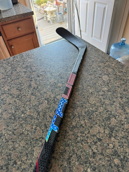 Senior True catalyst 9x3 Left Hand Hockey Stick Mid Pattern Pro Stock (Used)
