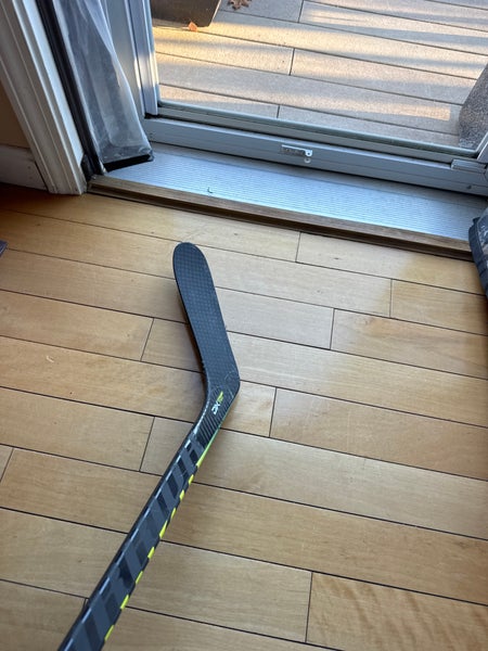 Senior Warrior Alpha DX Left Hand Hockey Stick W28 (Used)