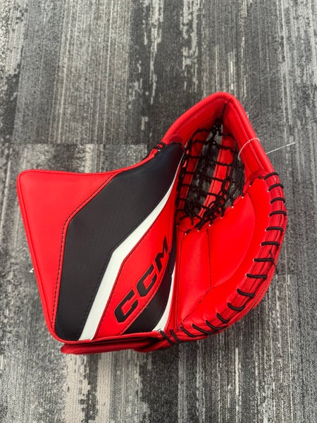 Intermediate CCM EFlex 6 Goalie Gloves & Blockers Regular (Used)