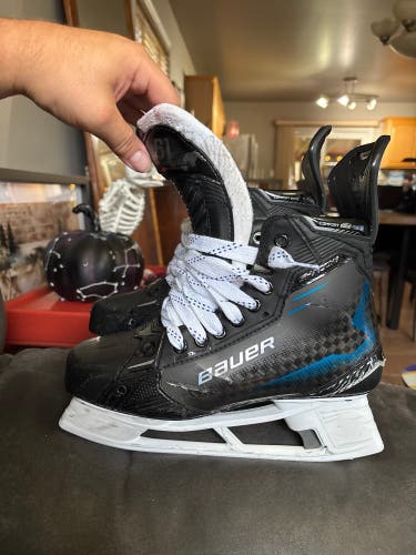 2024 Bauer Supreme Shadow Hockey Skates Regular Width Pro Stock 8.5 (Used)
