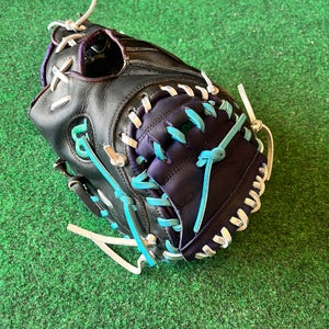 Wilson A2000 RH Catcher's Glove 32.5" (Used)