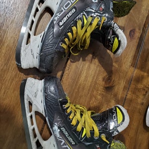 Bauer Vapor 3X Hockey Skates Regular Width Size 2.5 (Used)