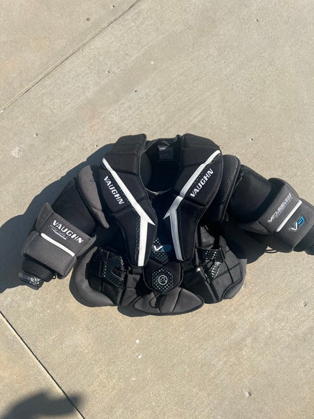 Small Vaughn Velocity V9 Goalie Chest Protector (Used)