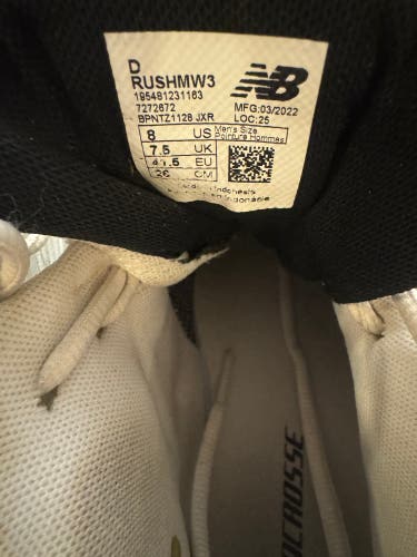 White Men's Size M 7.0 (W 8.0) Adult New Balance Mid Top Molded Cleats (Used)